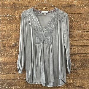 Women's Lace Detail Top